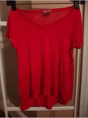 Edge - lightweight youth L v-neck T- shirt - EUC